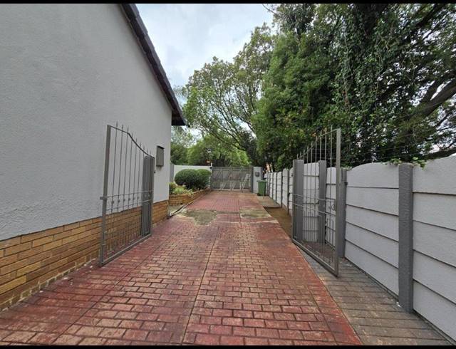 3 BEDROOM FREEHOLD FOR SALE IN BRACKENDOWNS